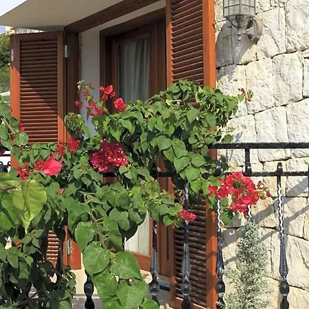 Вилла Yenikoy Sleeps 8 Pool Air Con Wifi *